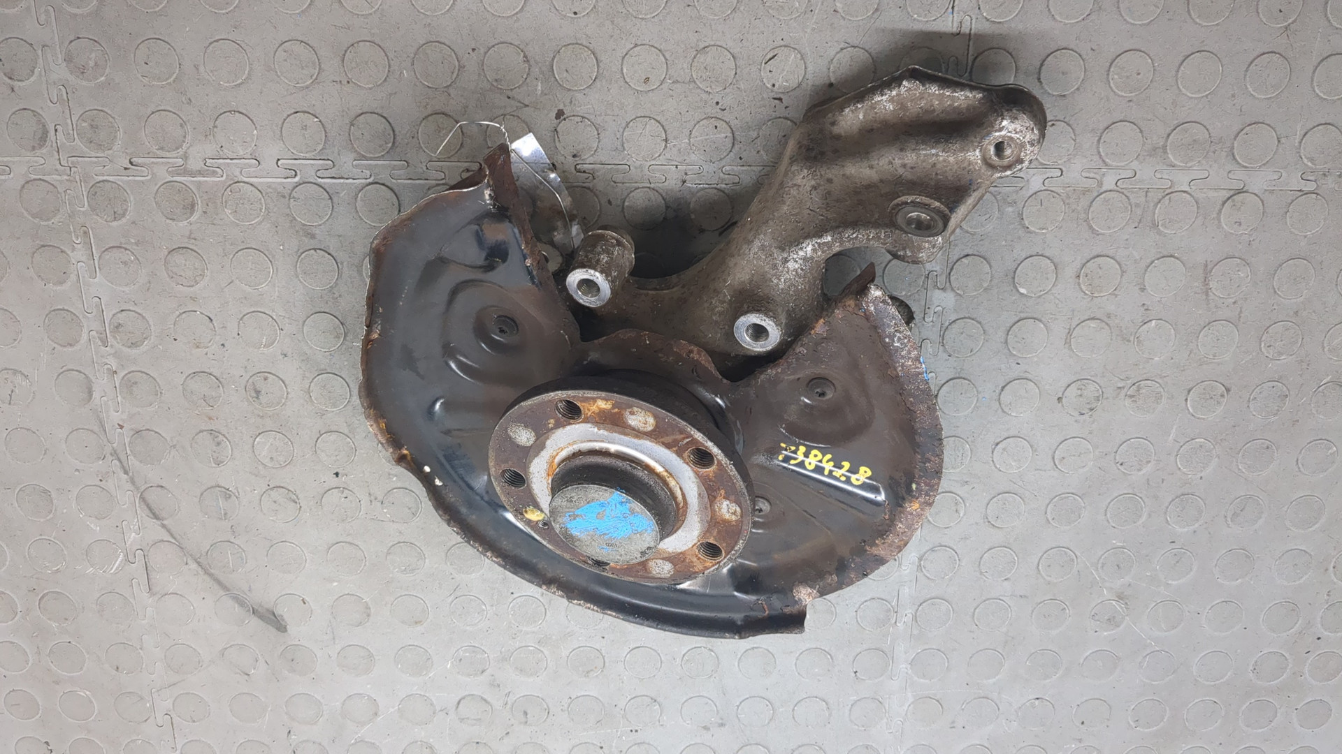 Кулак поворотный задний правый