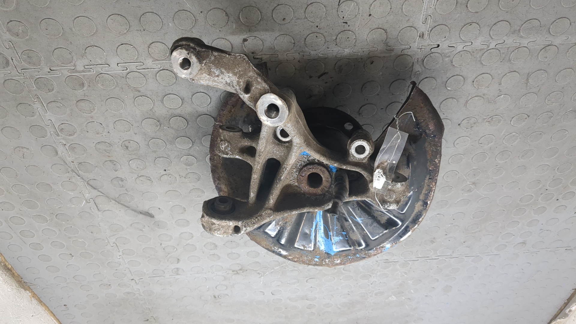 Кулак поворотный задний правый