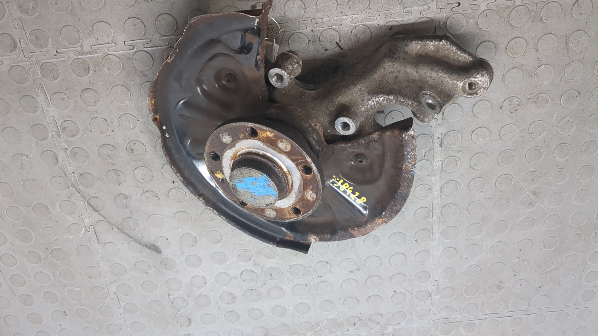 Кулак поворотный задний правый