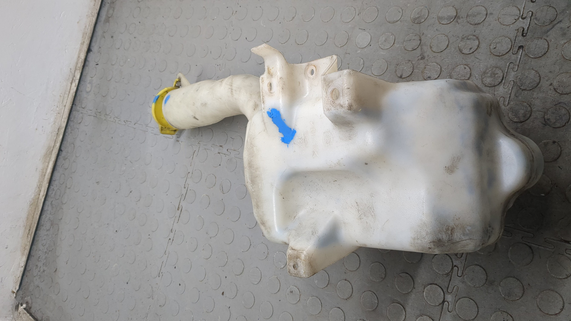 Бачок омывателя лобового стекла