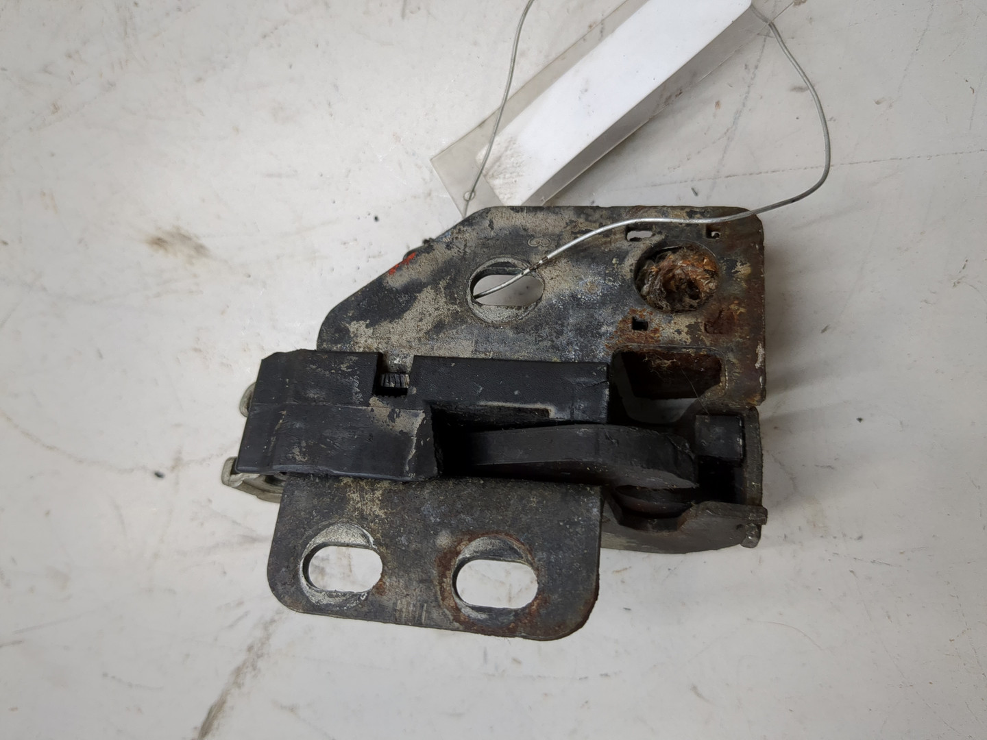 Замок двери задней левой