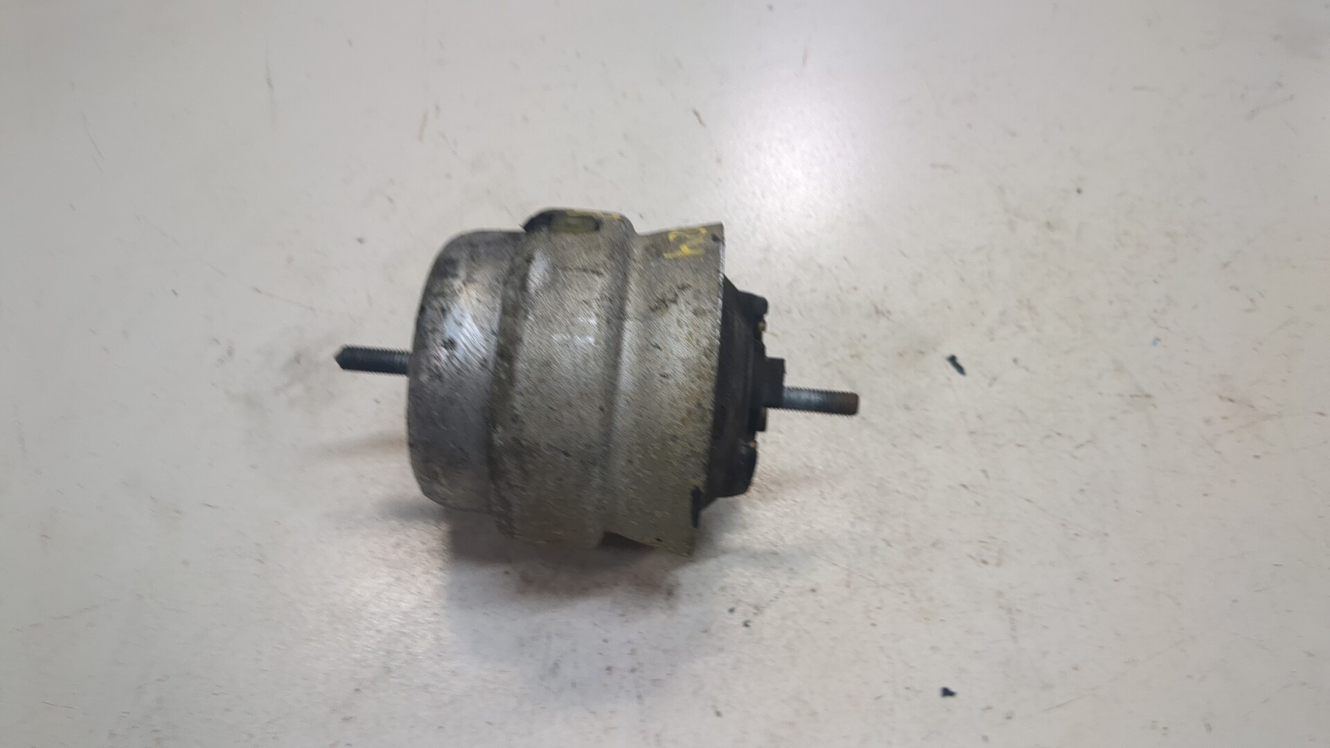 Подушка двигателя ауди а4 б6. Подушки двигателя пассат б5 1. Гидроопора двигателя пассат б5. Подушка двигателя ауди а4 б6. Подушка двигателя ауди а4 б6.