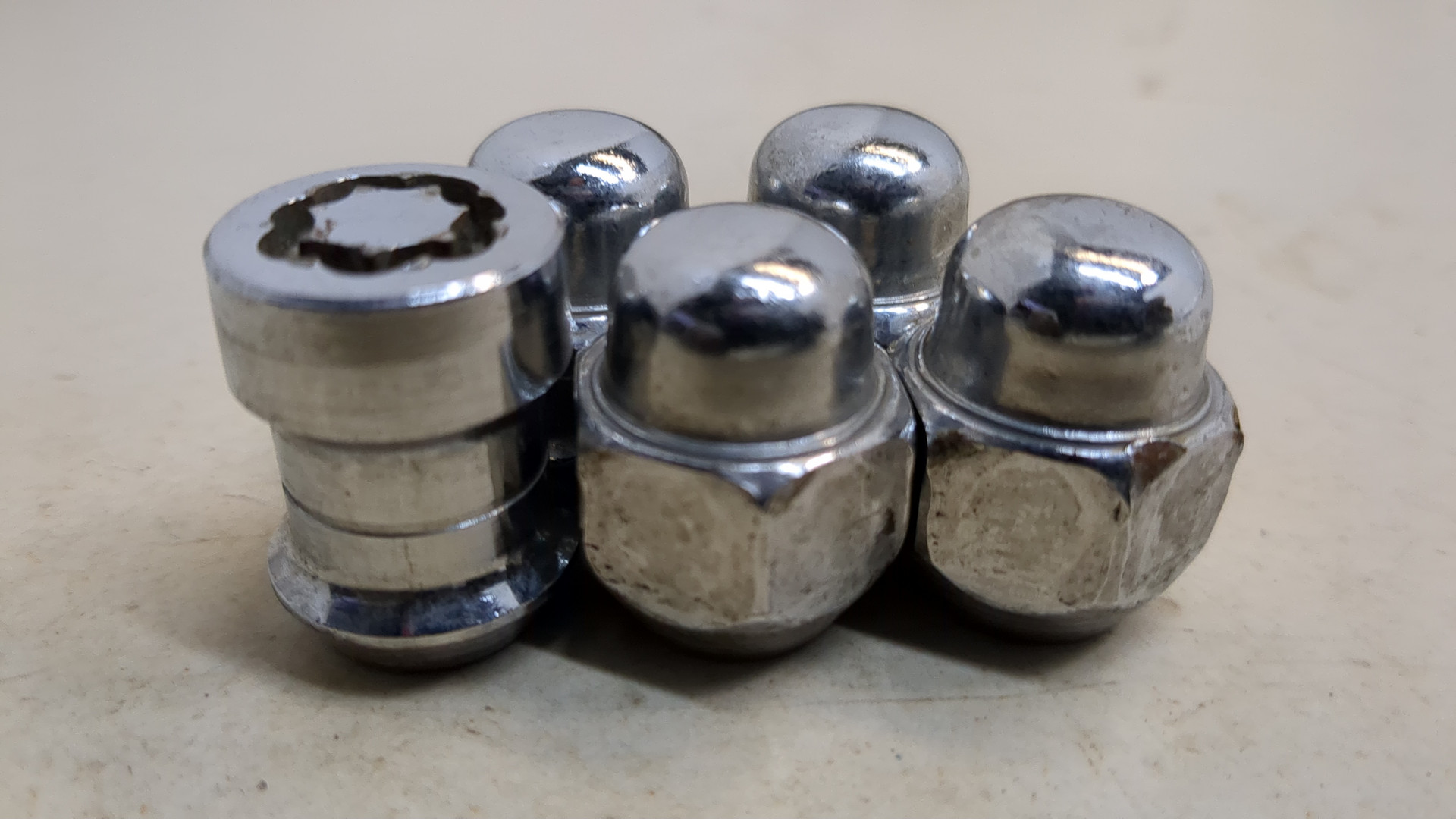 Гайка колеса