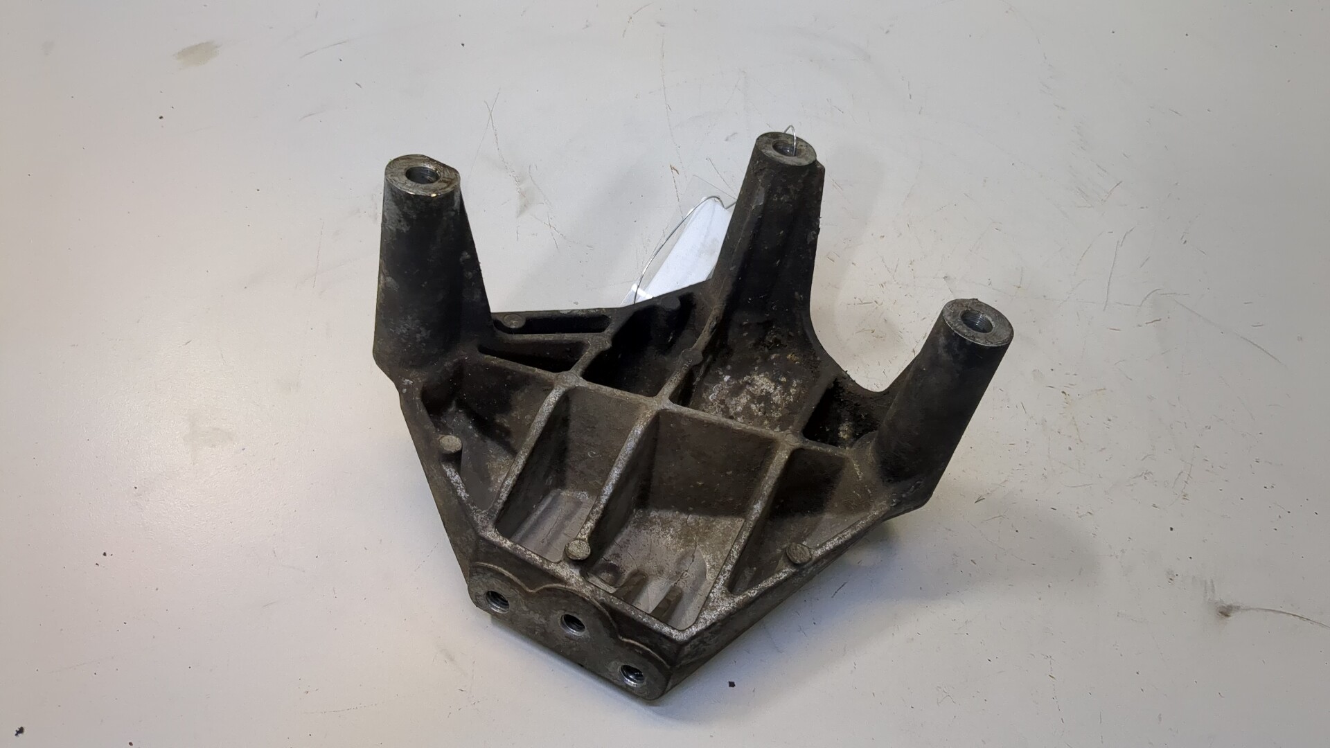 Кронштейн двигателя