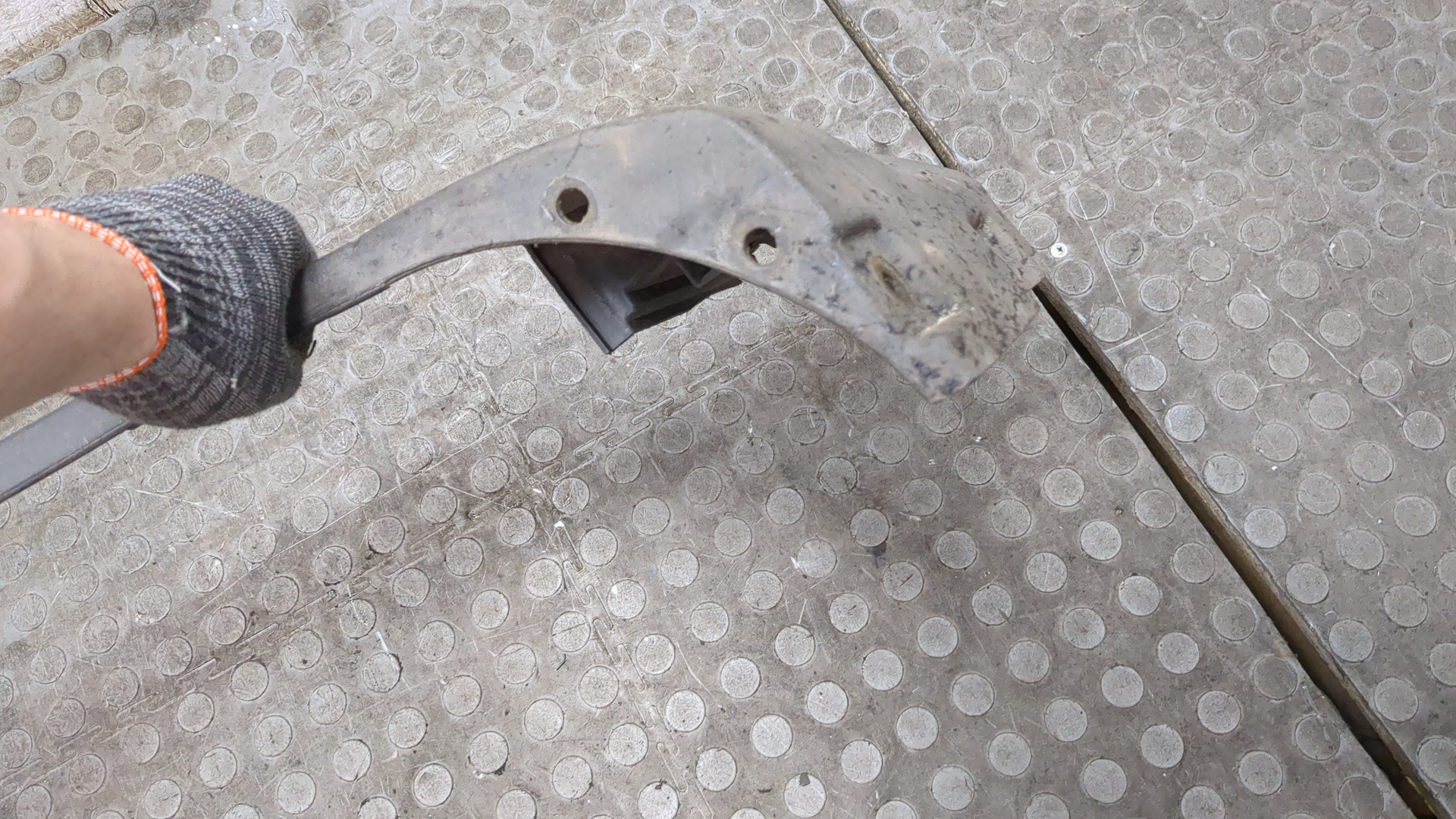 Накладка переднего крыла правого