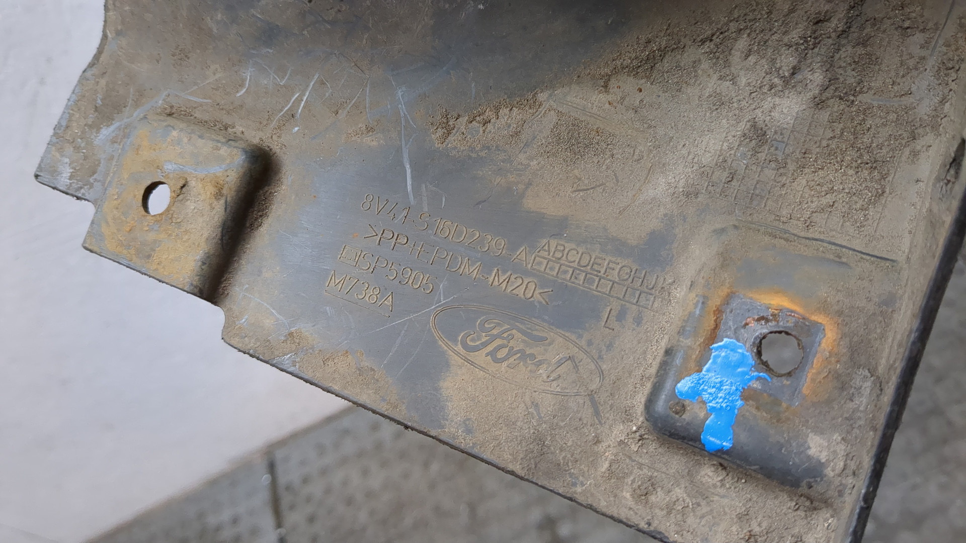 Накладка переднего крыла правого