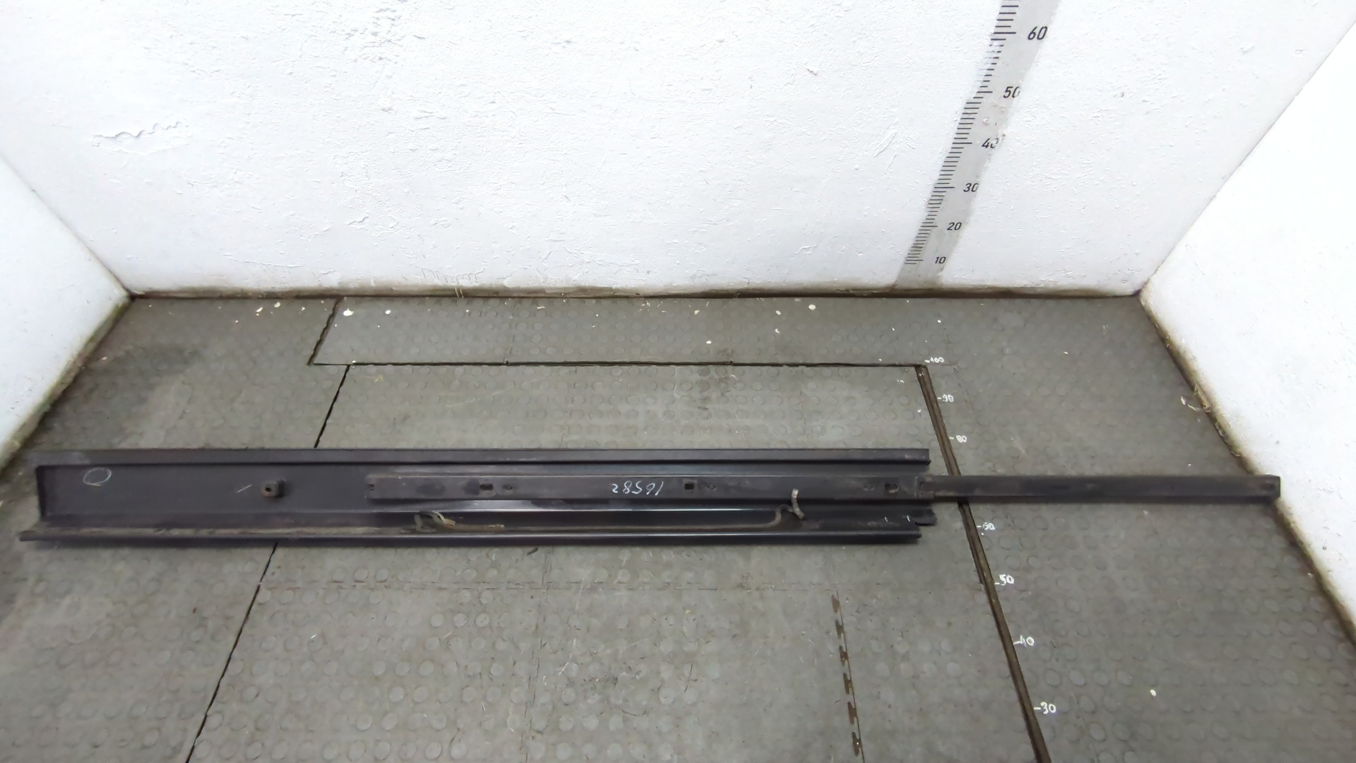 Рейлинг (релинг) правый (планка на крышу)