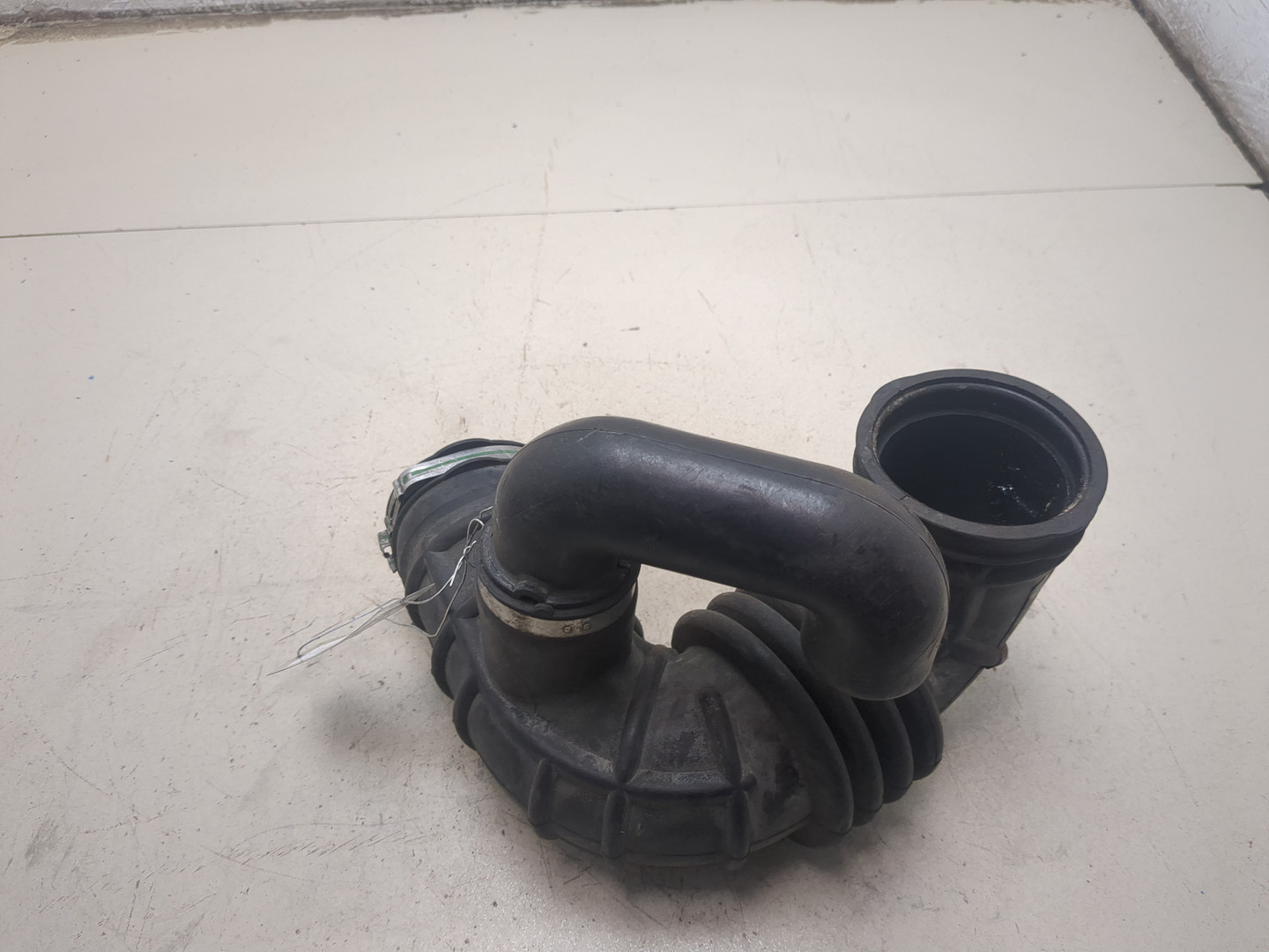 Патрубок воздушного фильтра