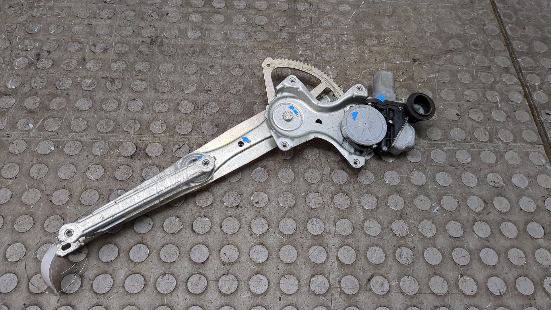 Стеклоподъемник электр. передний левый