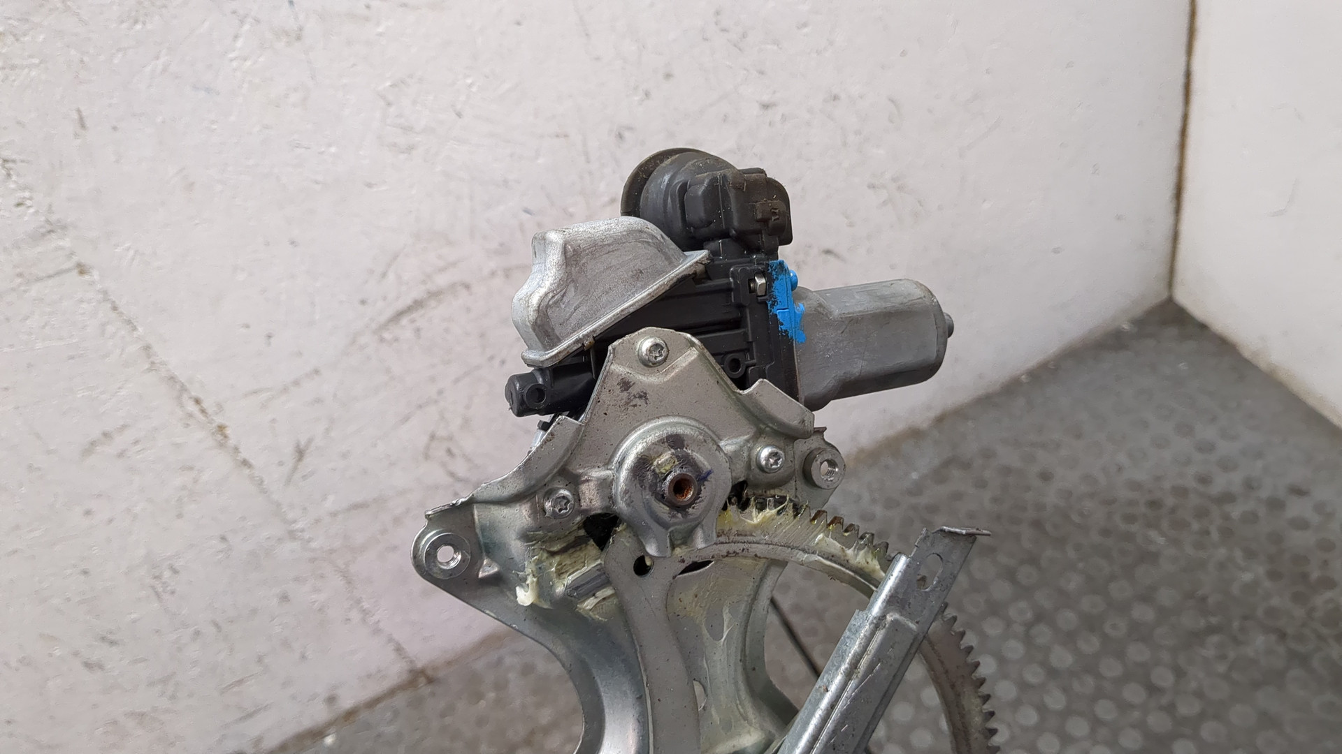 Стеклоподъемник электр. передний левый