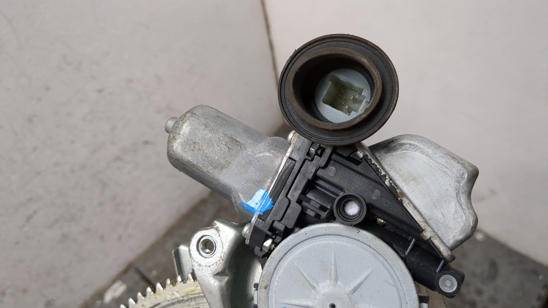 Стеклоподъемник электр. передний левый