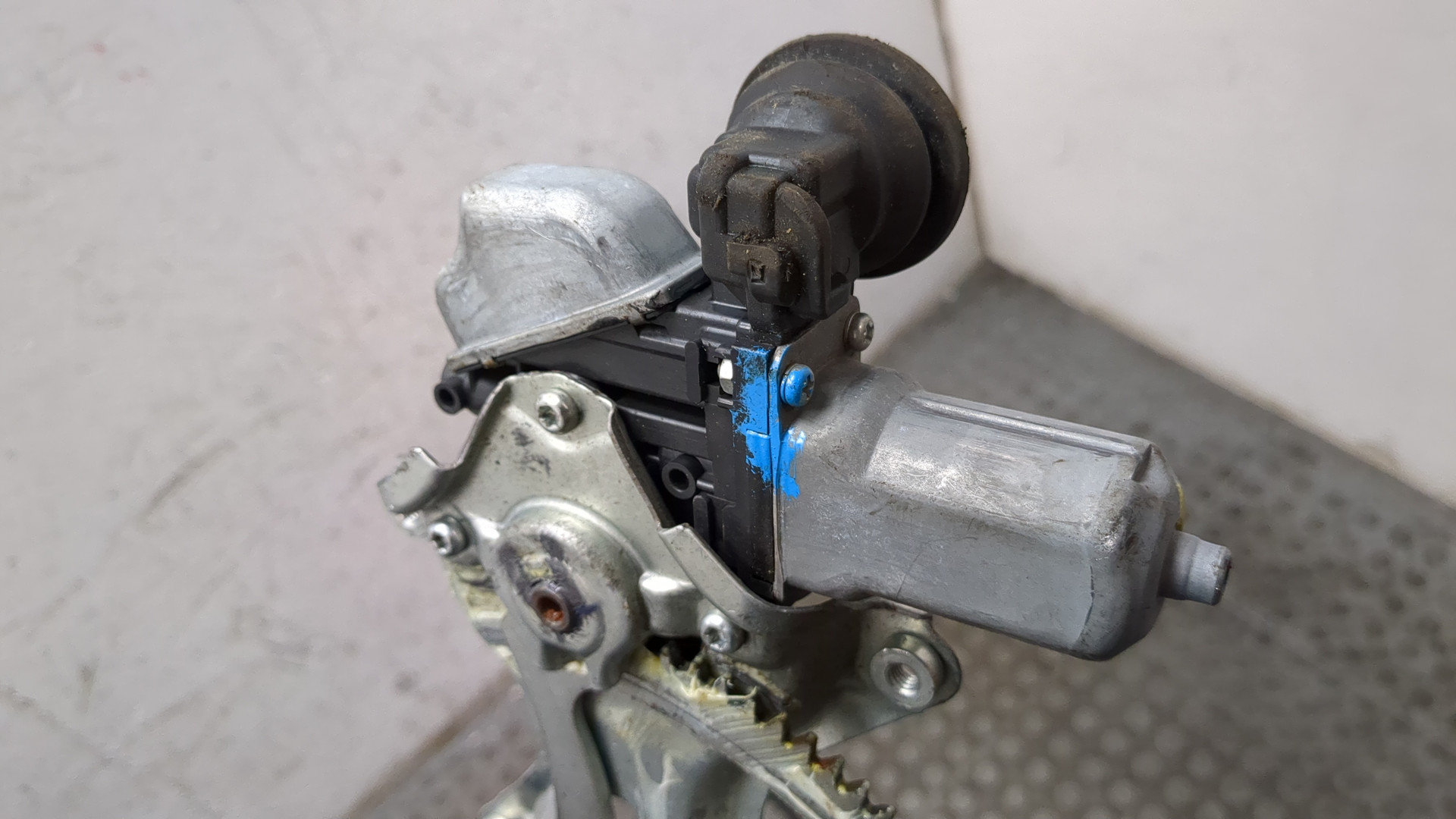 Стеклоподъемник электр. передний левый