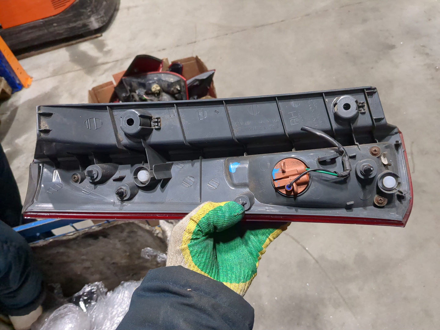 Фонарь задний правый