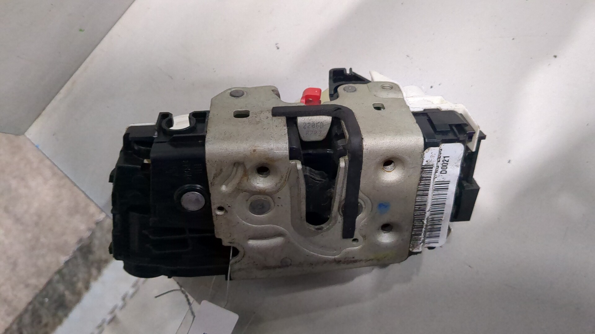 Замок двери передней правой