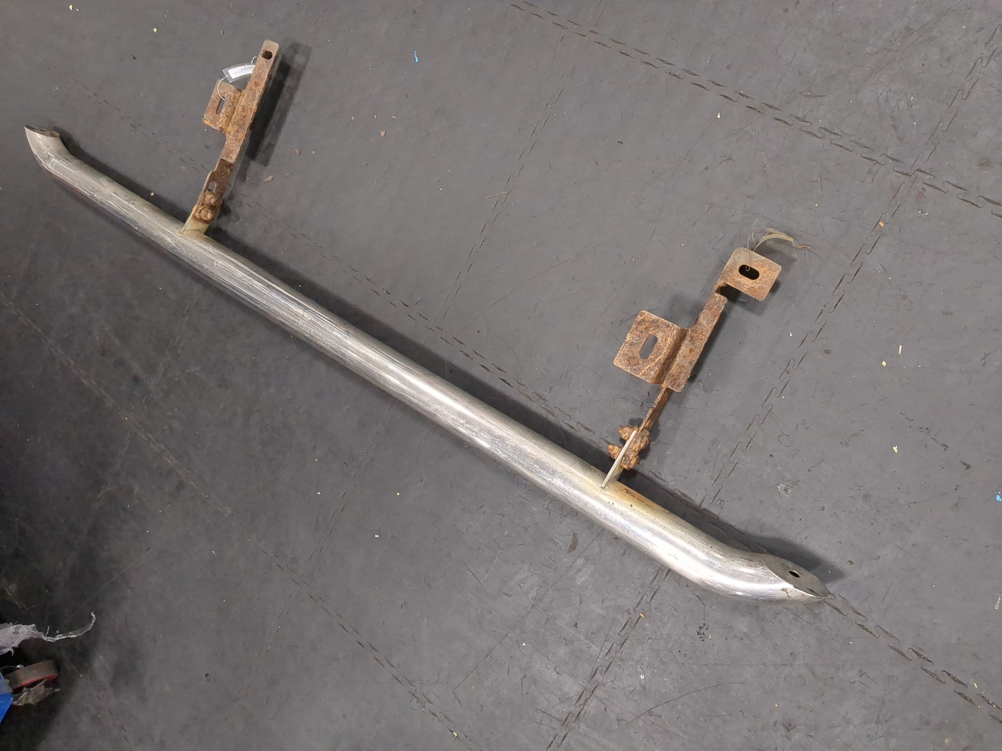 Подножка левая