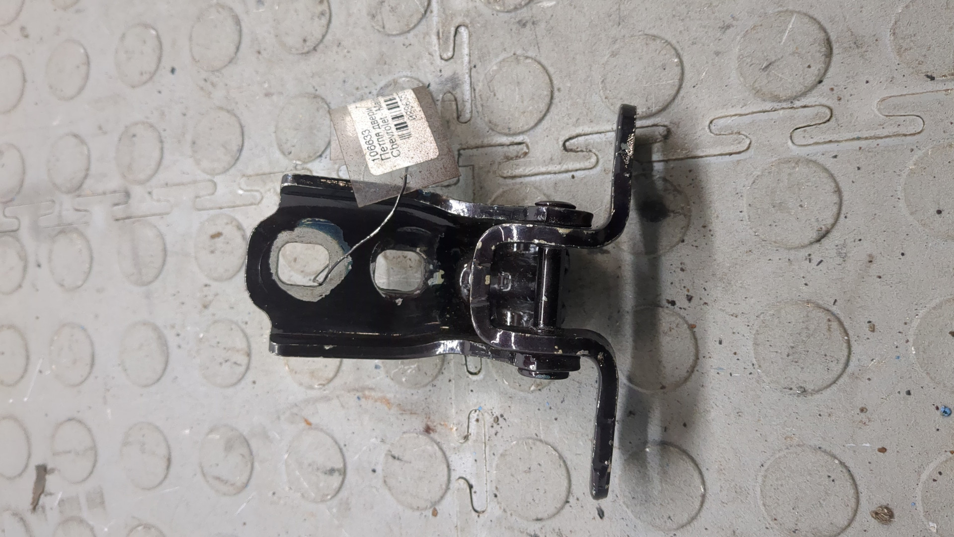 Петля двери