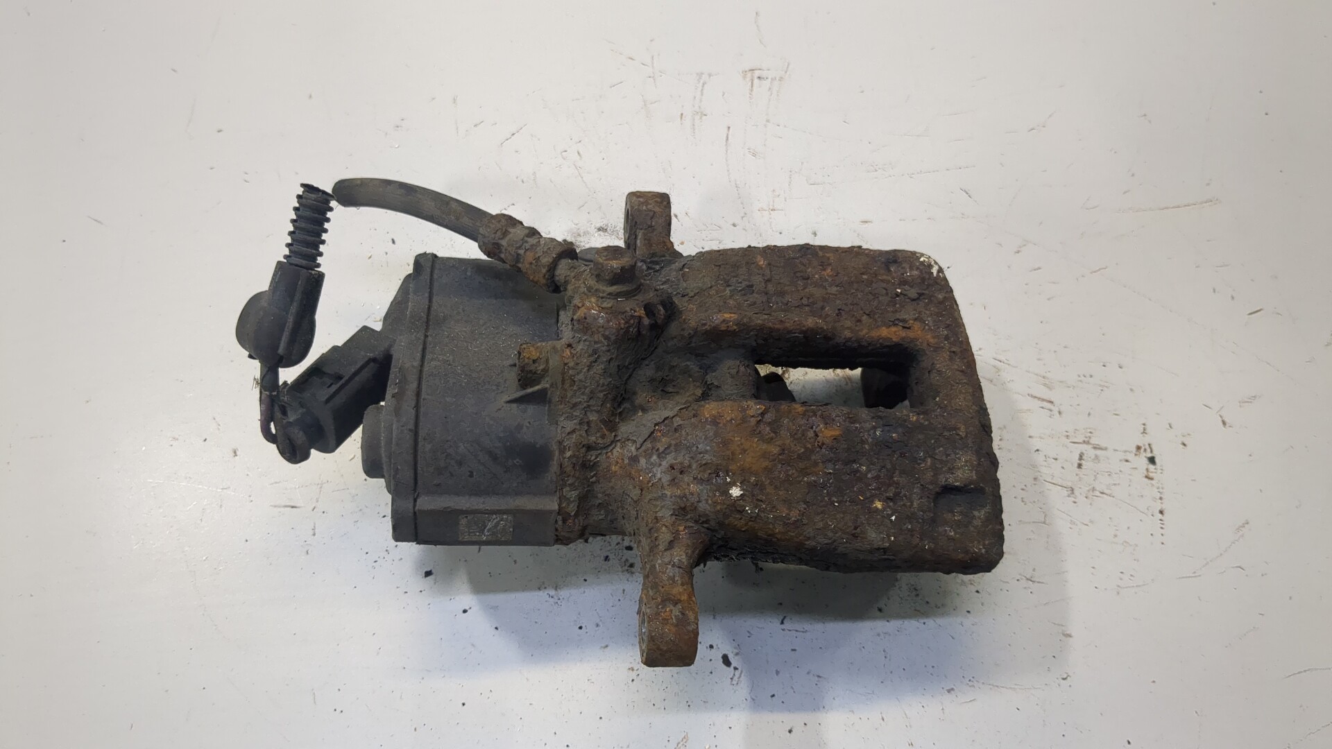 Суппорт тигуан 1 задний. Задний левый суппорт тигуан с электроприводом 2017 артикул. Суппорт тигуан 1 задний. Размер суппорта мини купер с 2010 года. Задний тормозной суппорт тигуан.