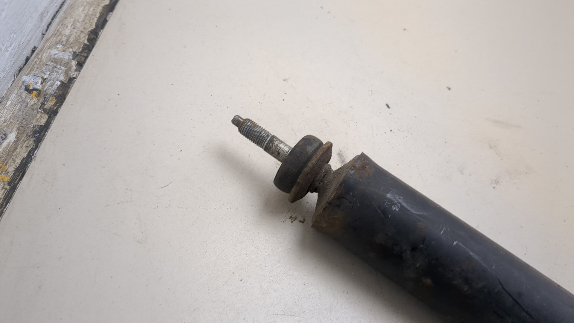 Амортизатор задний (стойка)