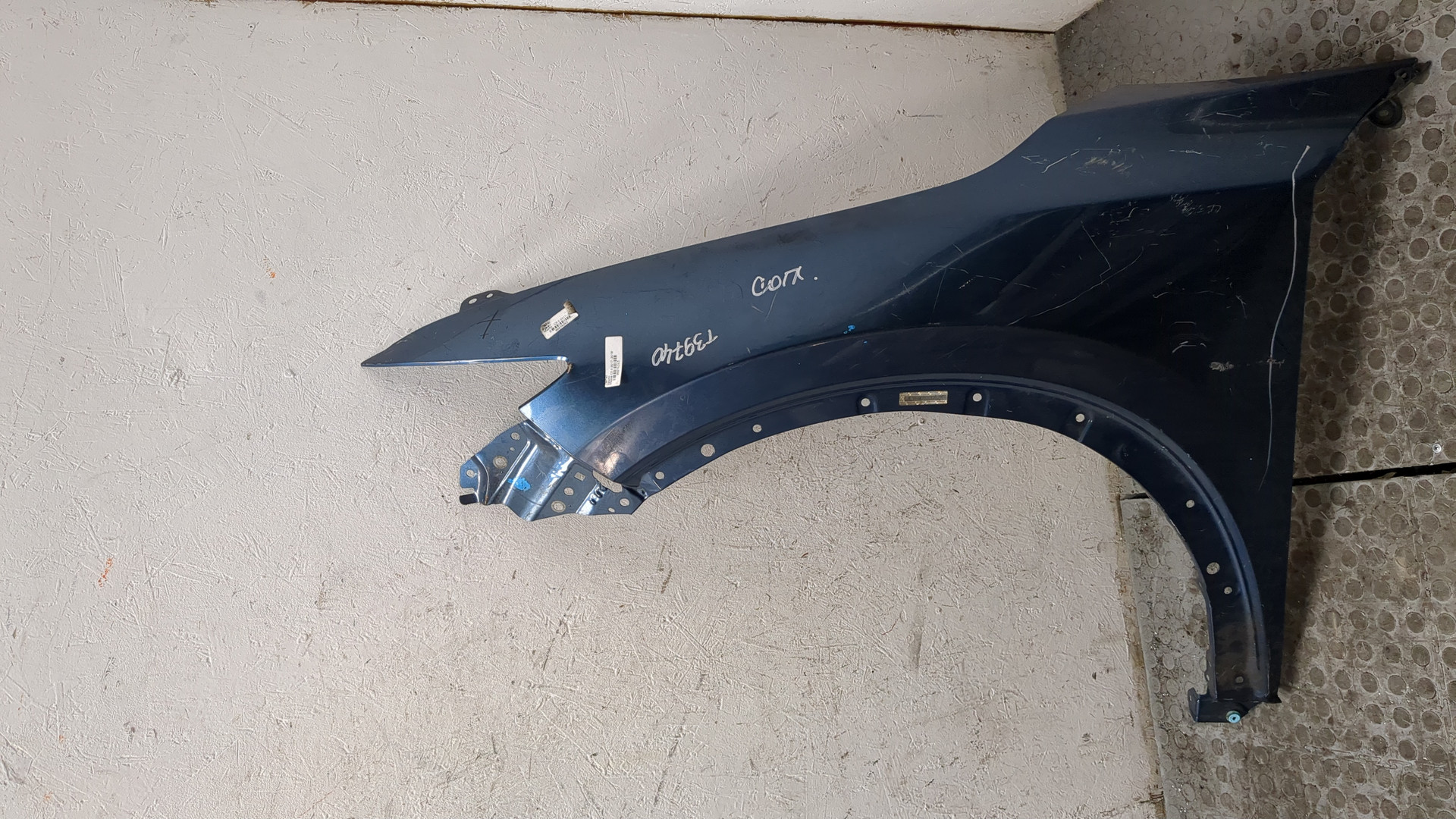 Крыло переднее левое