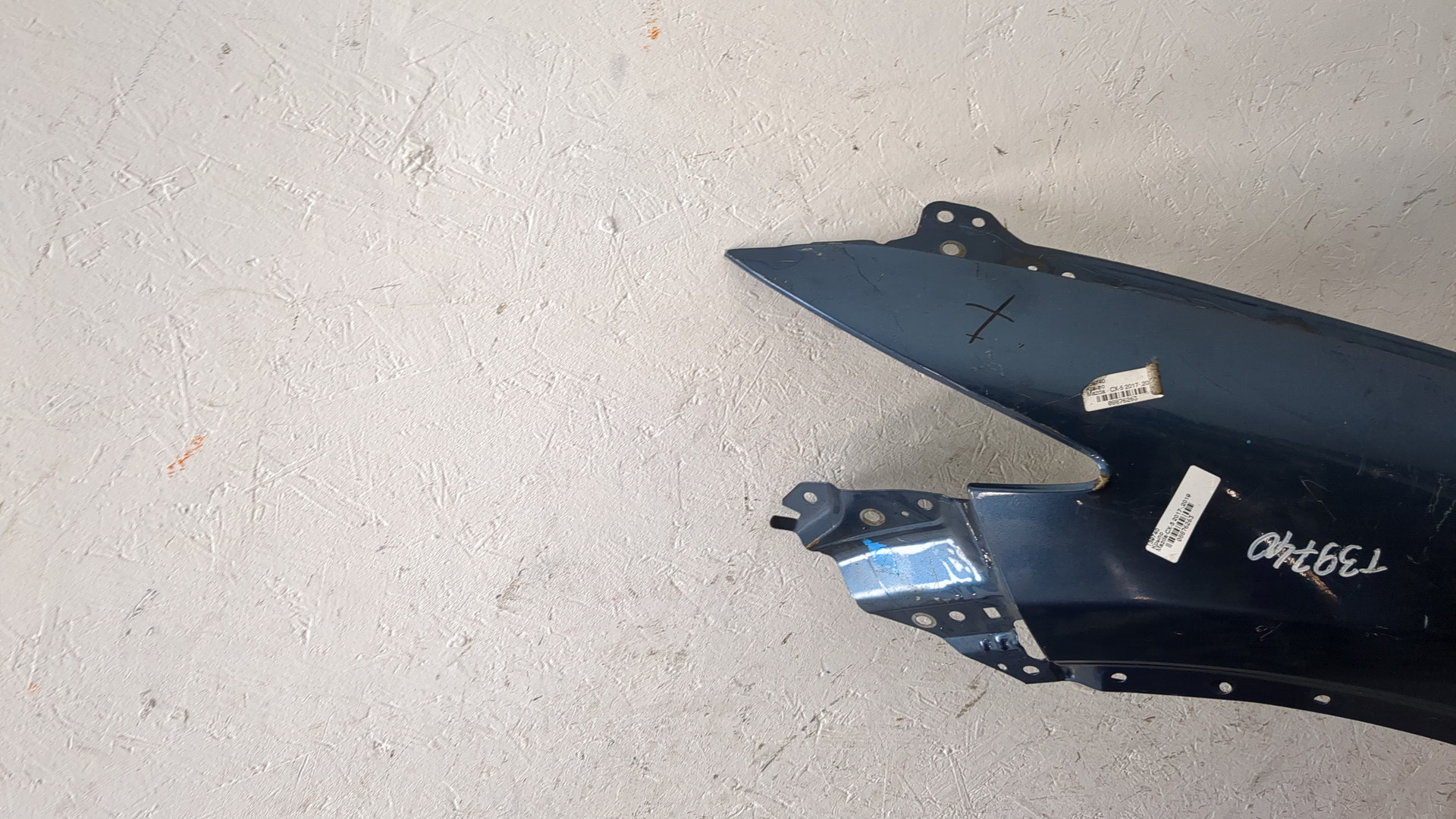 Крыло переднее левое