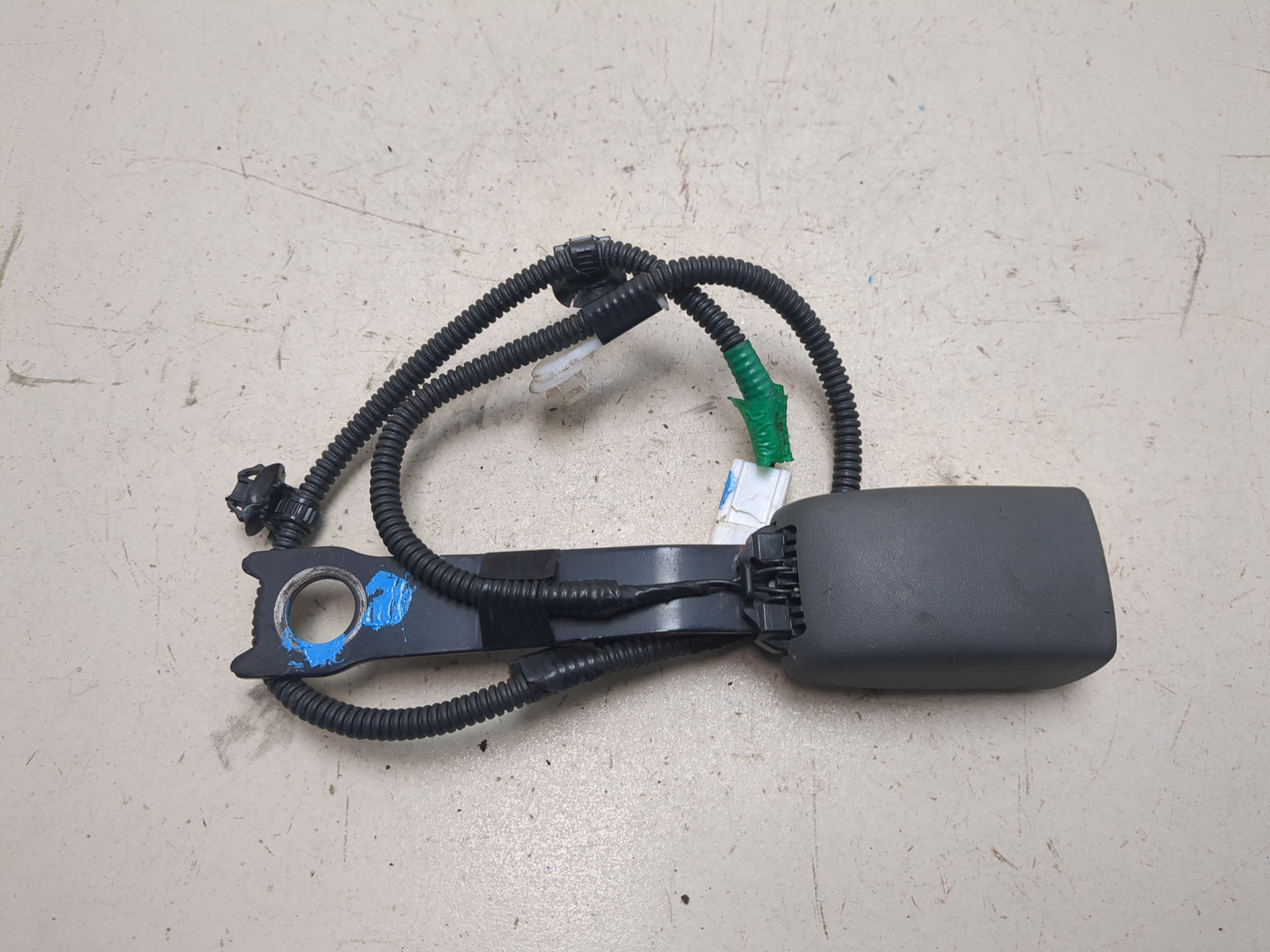 Ответная часть ремня безопасности