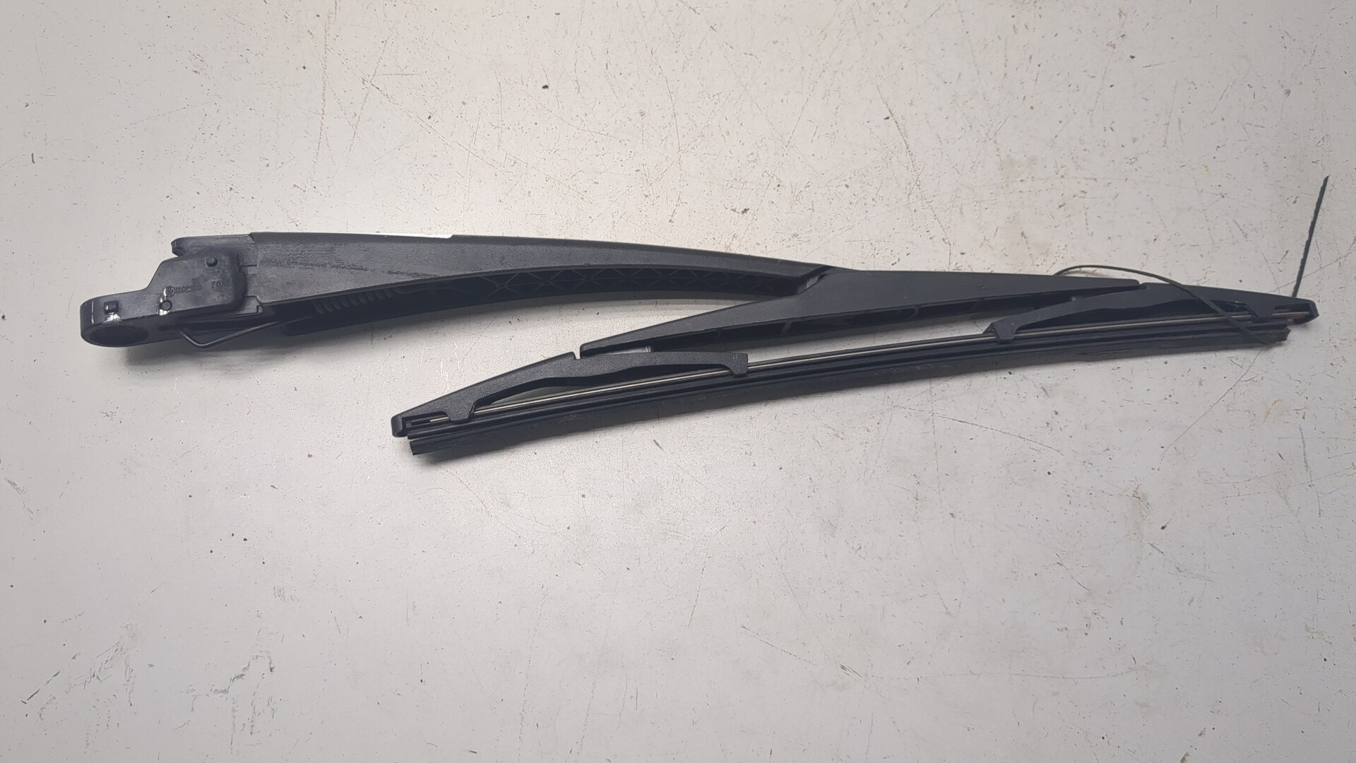 Поводок стеклоочистителя заднего