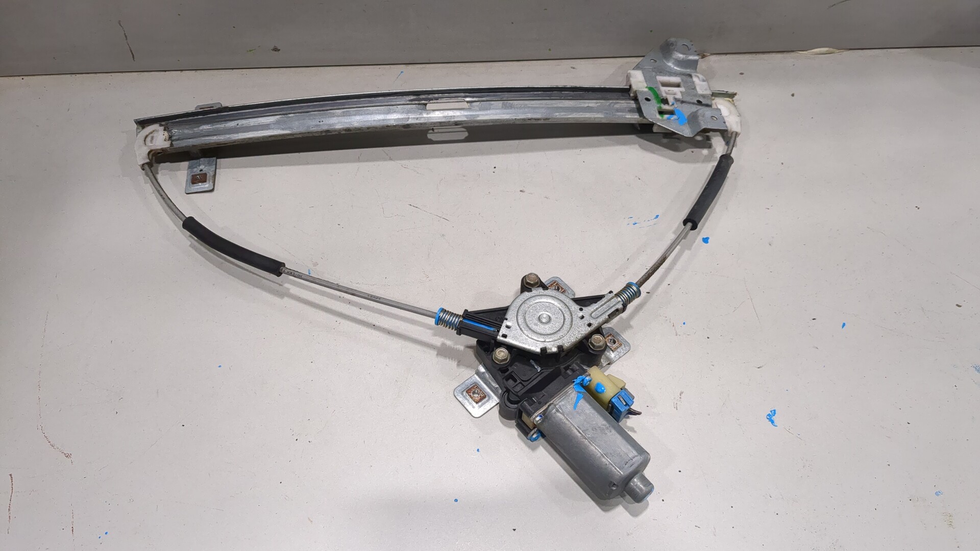 Стеклоподъемник электр. передний правый