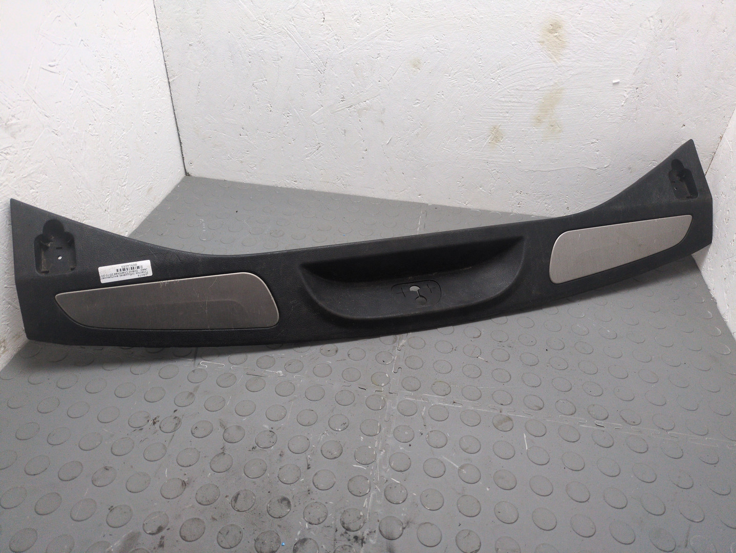 Обшивка багажника