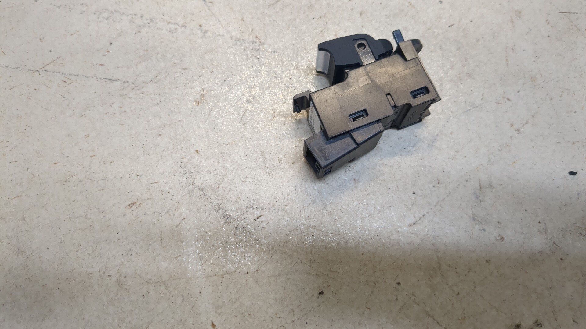 Кнопка стеклоподъемника