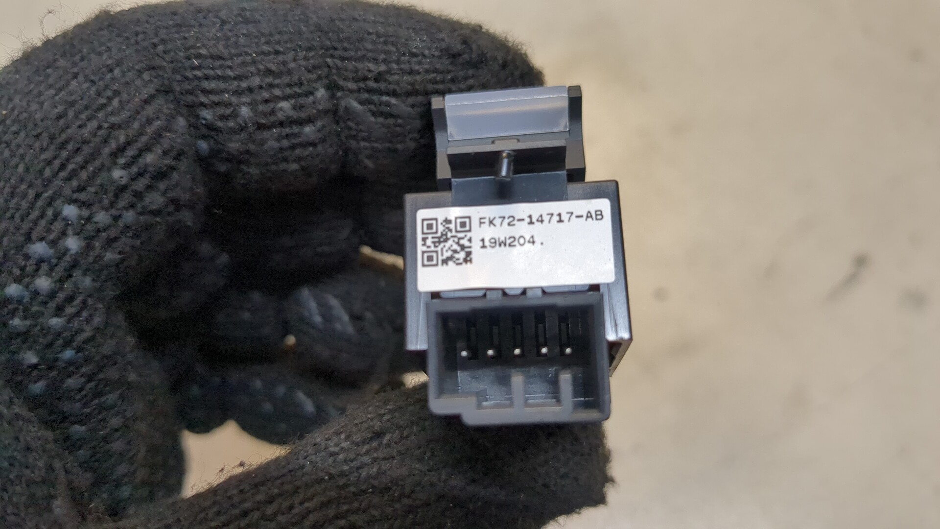 Кнопка стеклоподъемника