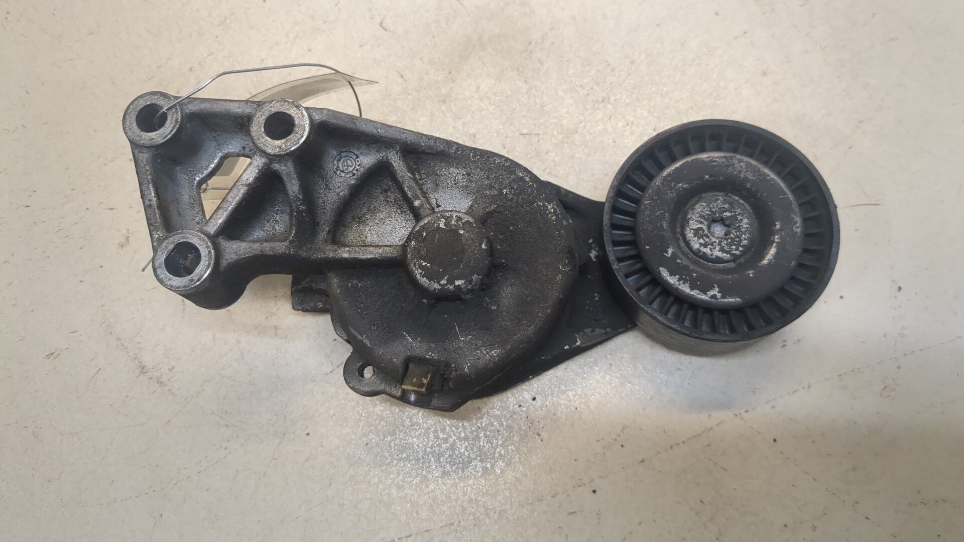 Натяжитель ремня