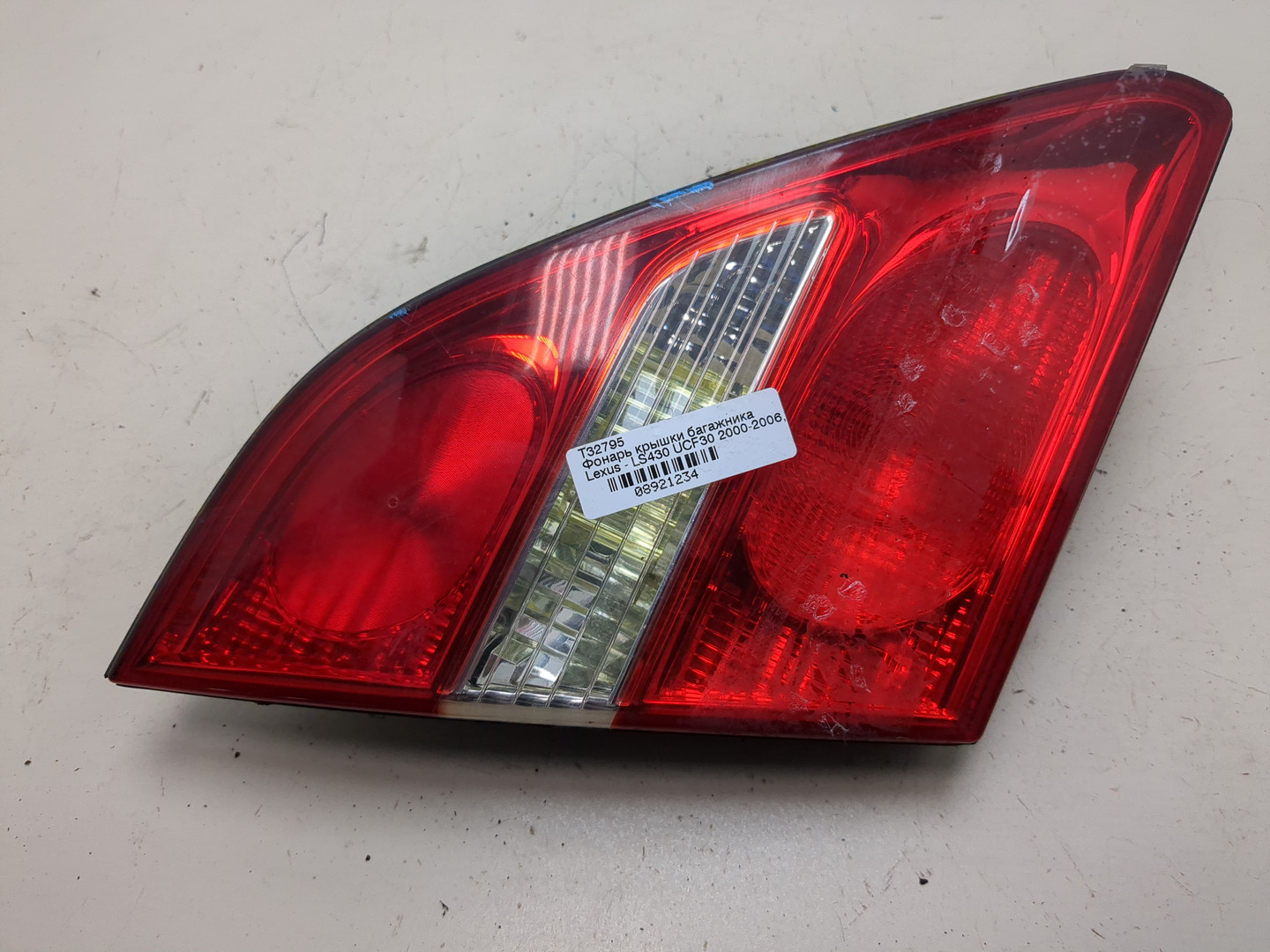 Фонарь задний внутренний левый