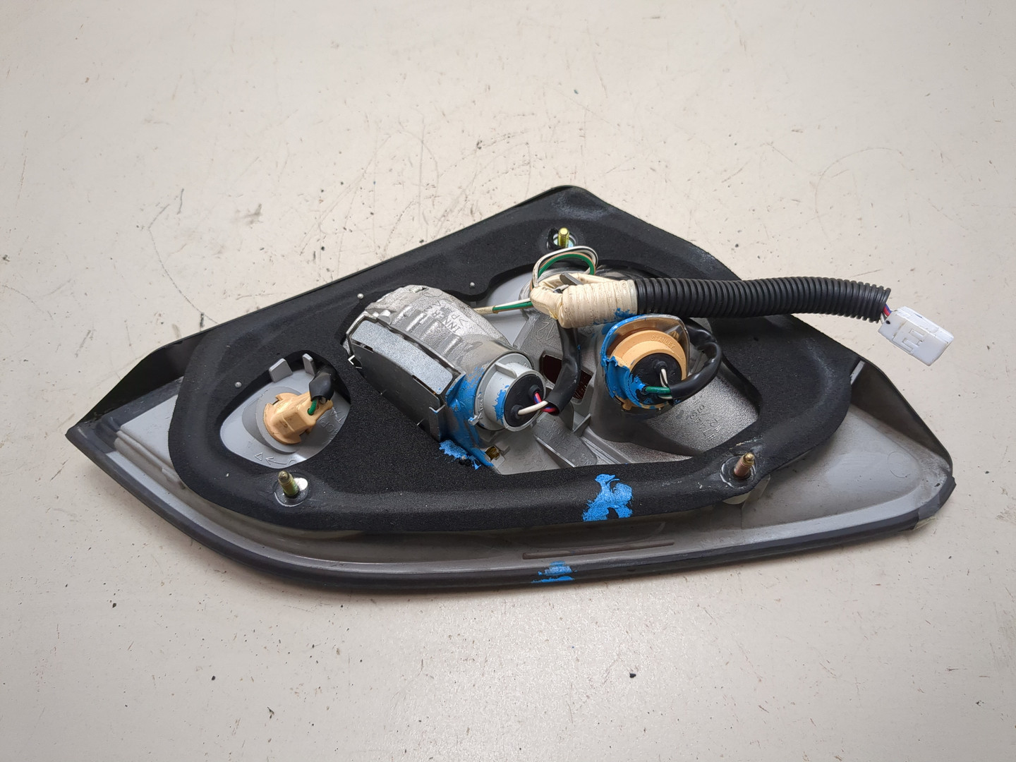 Фонарь задний внутренний левый