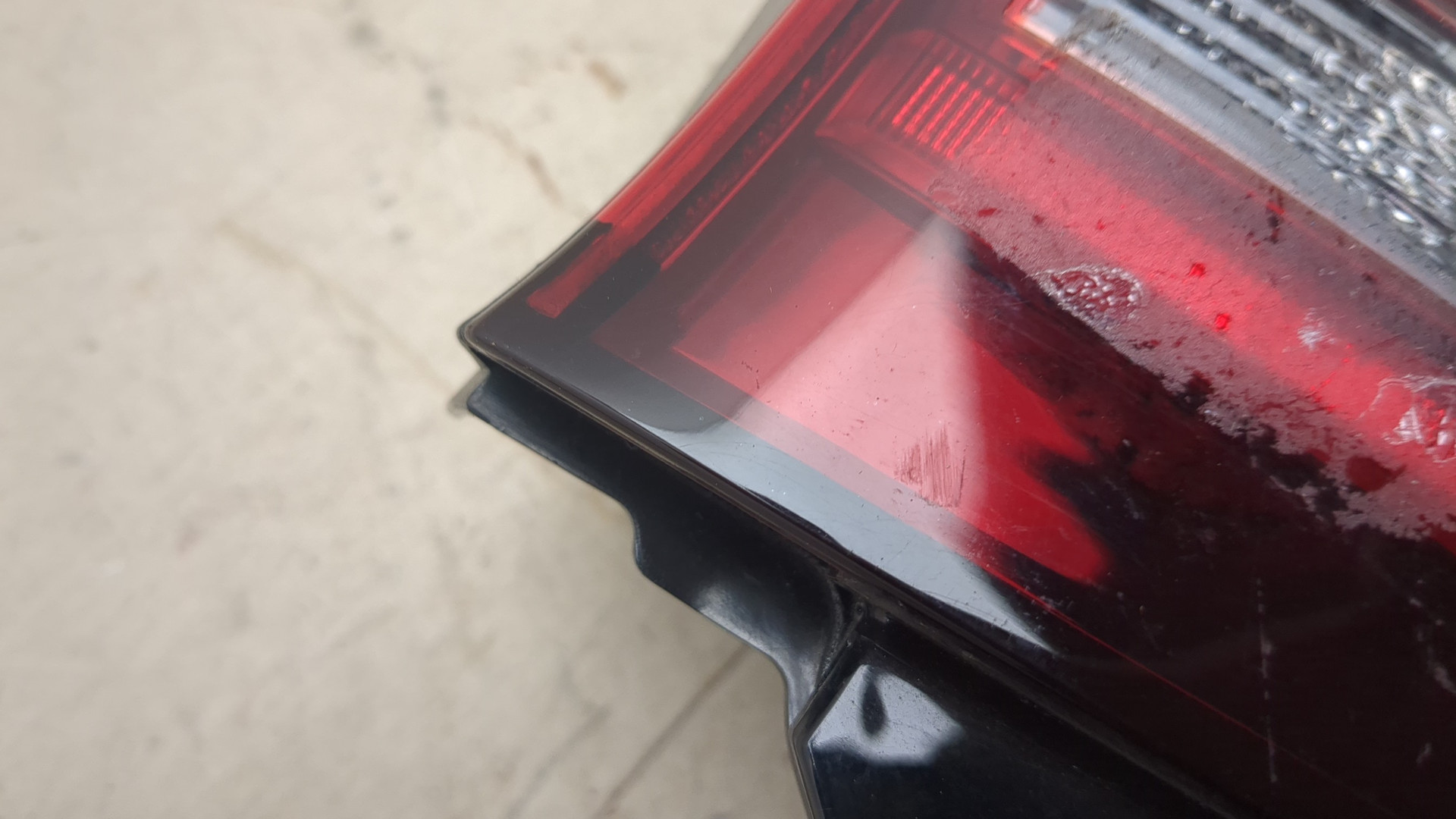 Фонарь задний внутренний левый