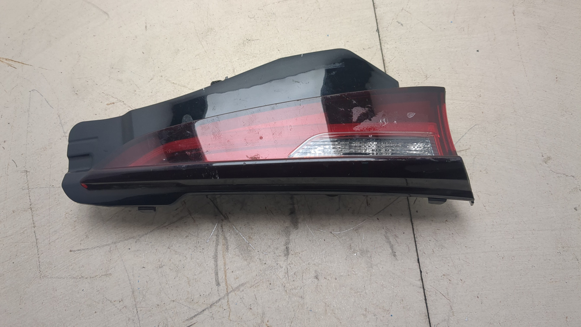 Фонарь задний внутренний левый