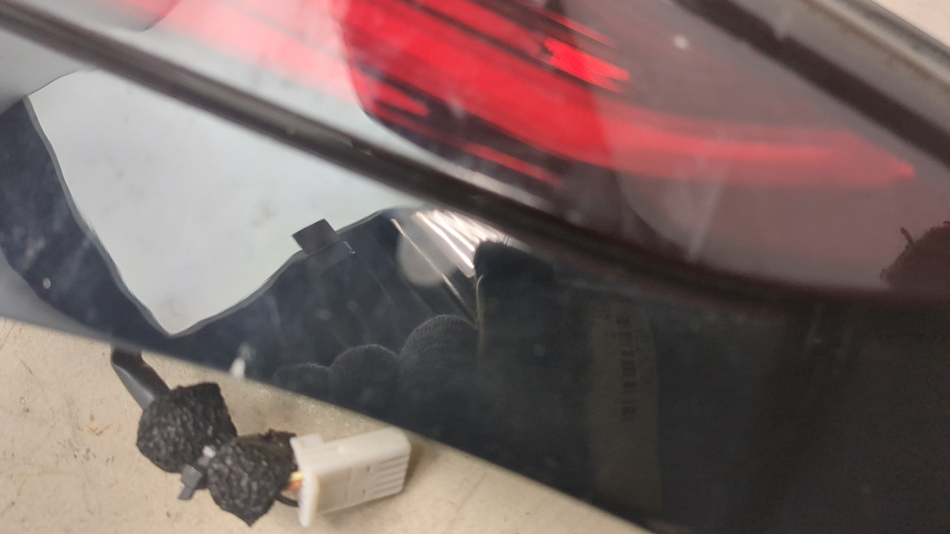 Фонарь задний внутренний левый