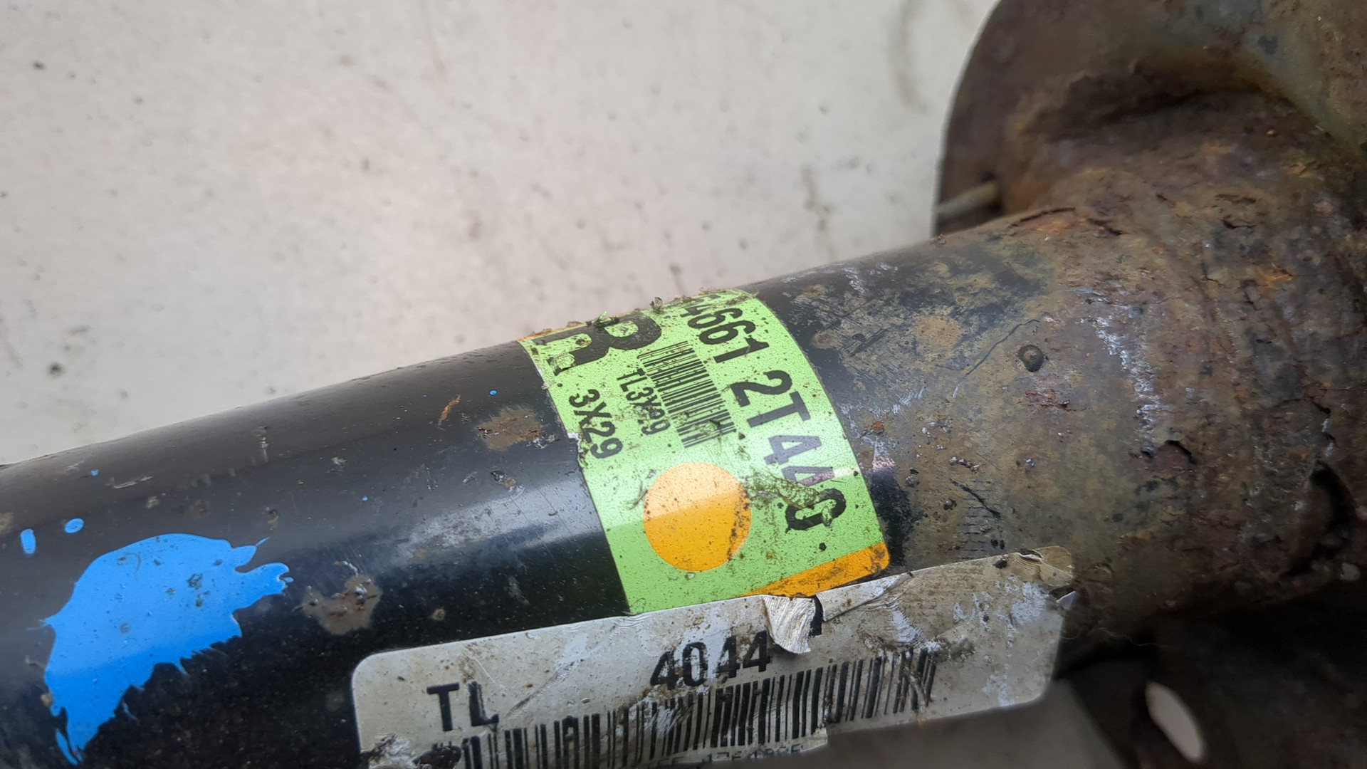 Амортизатор передний правый