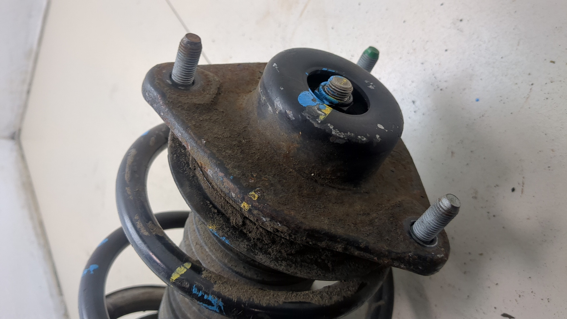 Амортизатор передний правый