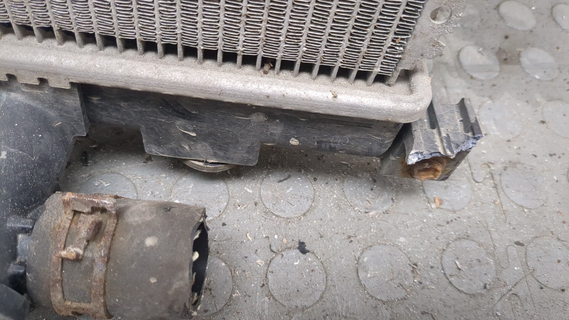 Радиатор охлаждения двигателя основной