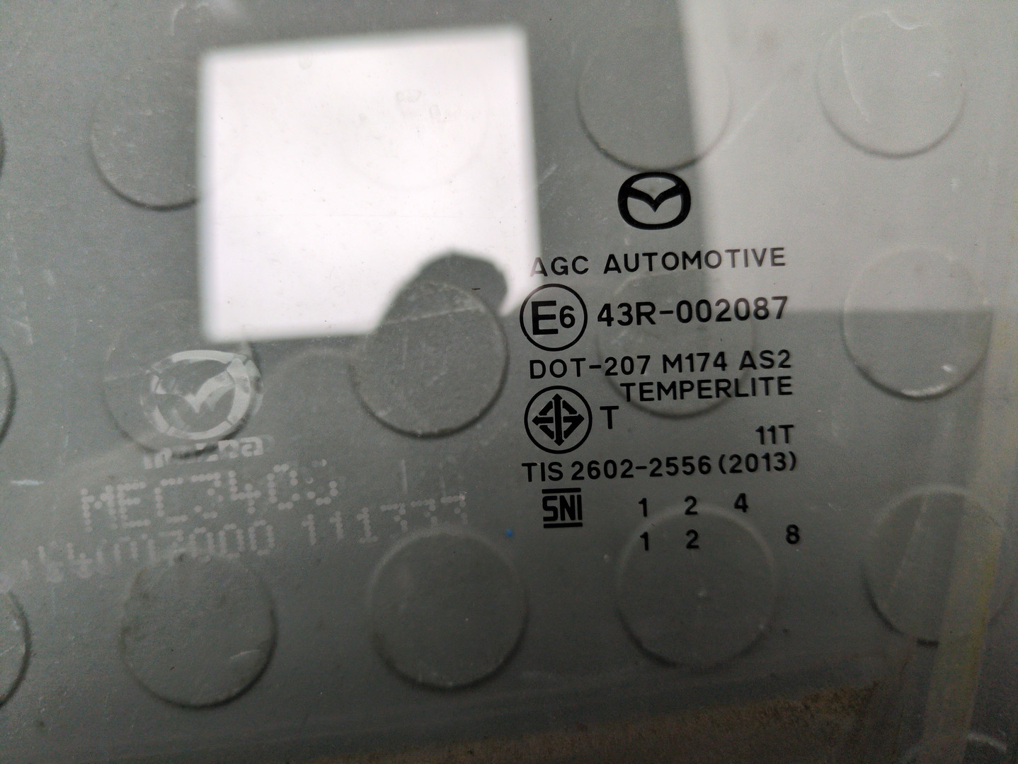 Стекло двери передней левой (форточка)