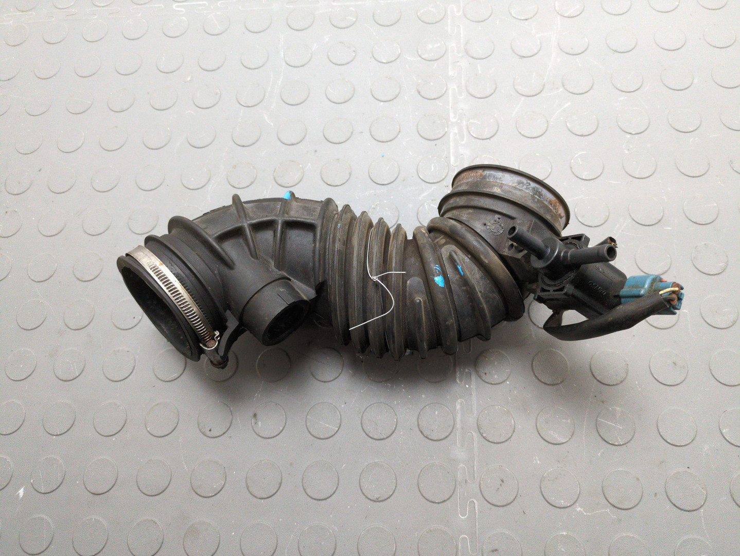 Патрубок воздушного фильтра