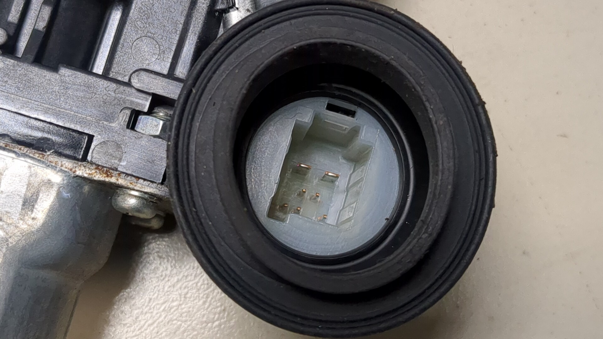 Стеклоподъемник электр. передний правый