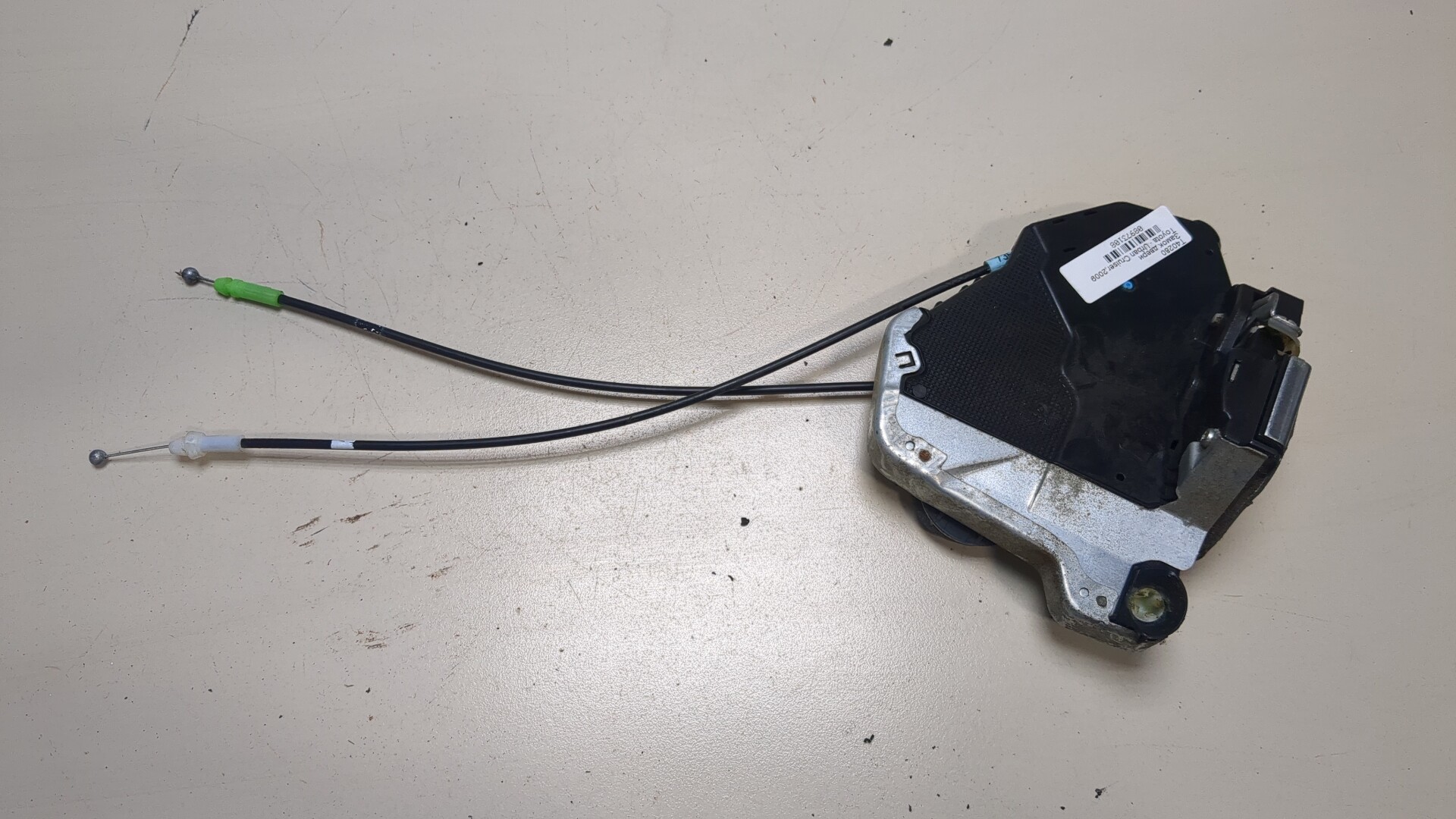 Замок двери передней правой