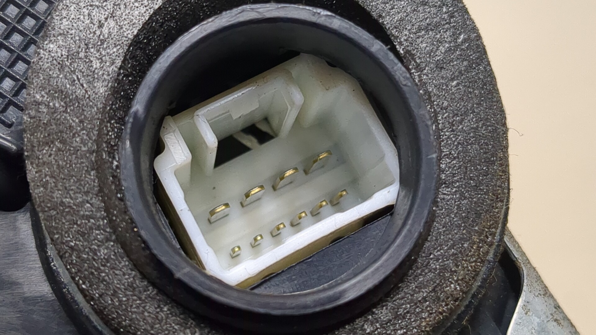 Замок двери передней правой