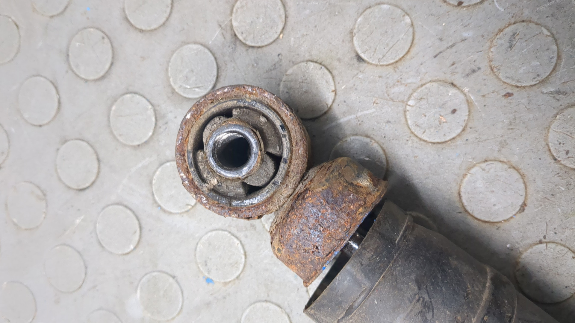 Амортизатор задний (стойка)