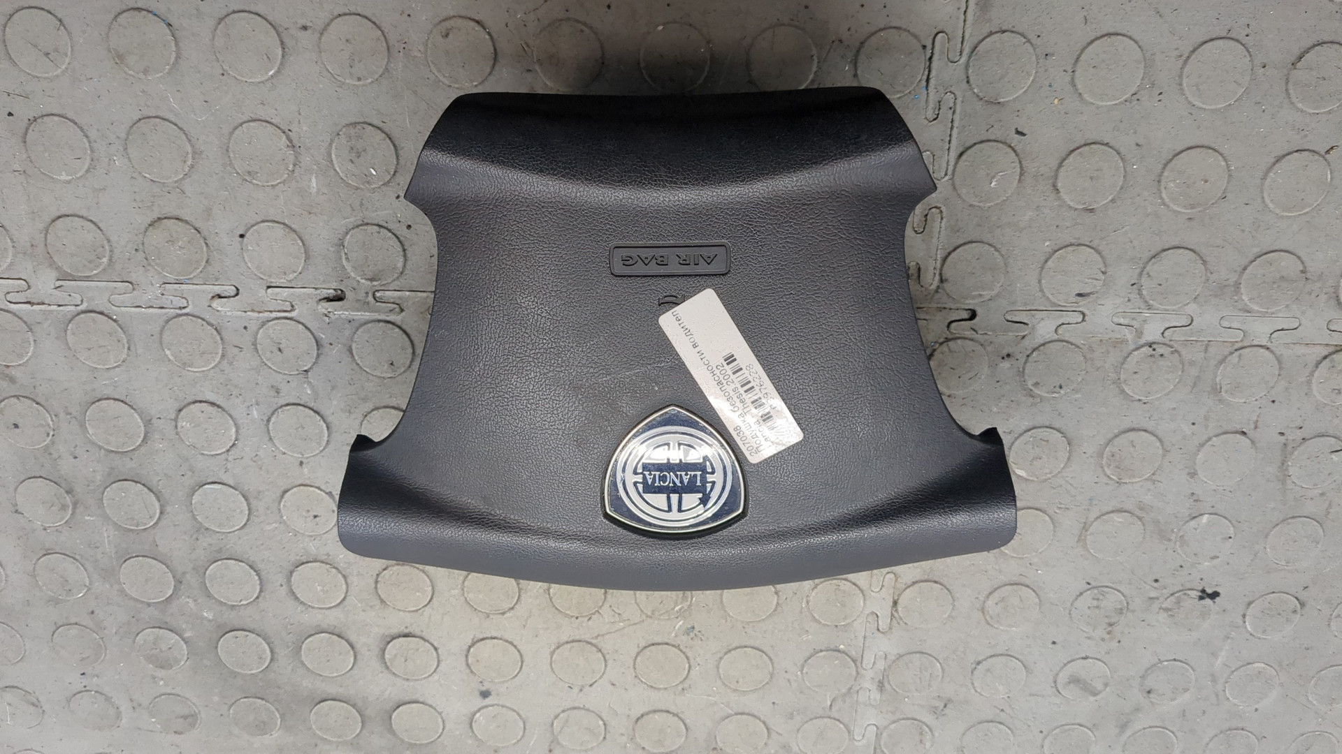 Подушка безопасности в рулевое колесо