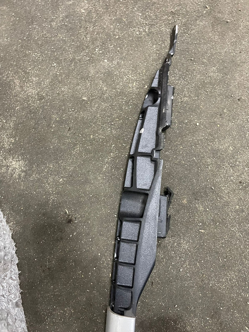 Рейлинг (релинг) левый (планка на крышу)