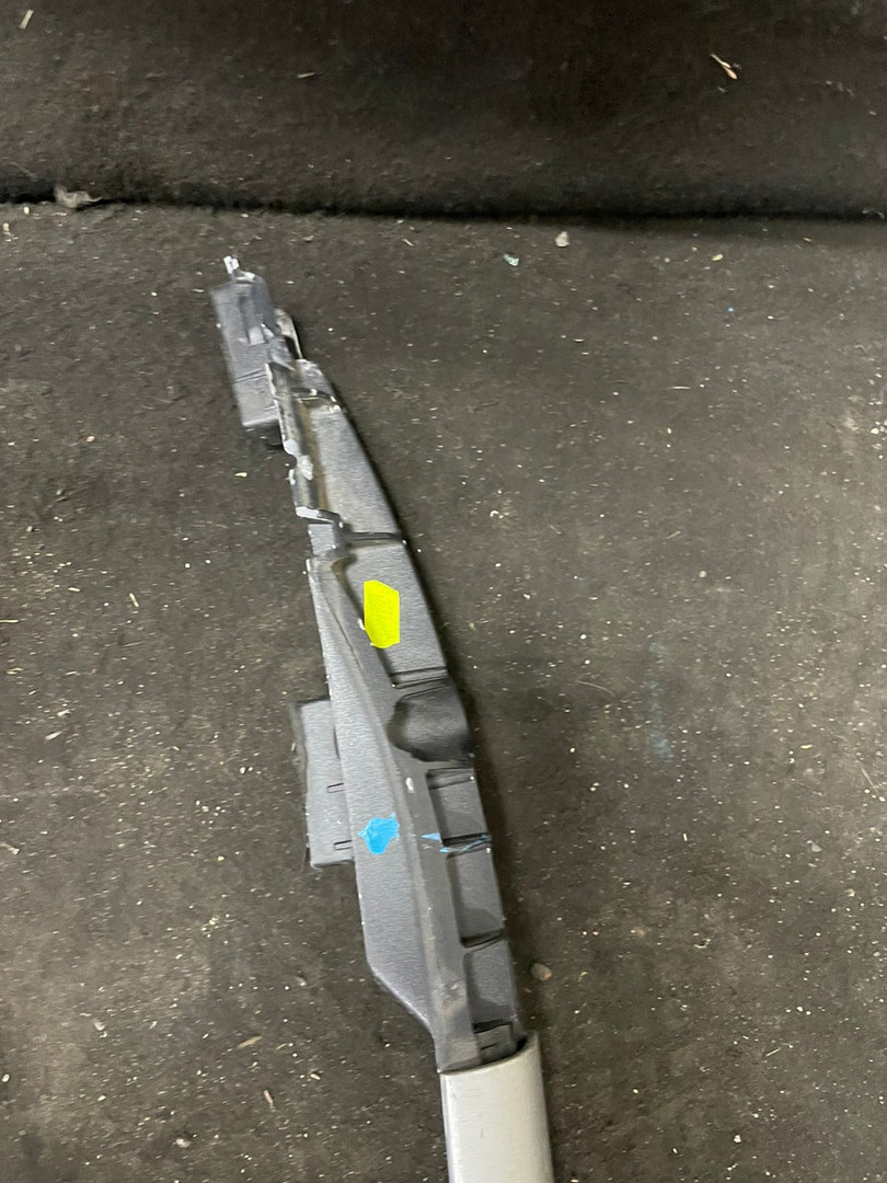 Рейлинг (релинг) левый (планка на крышу)