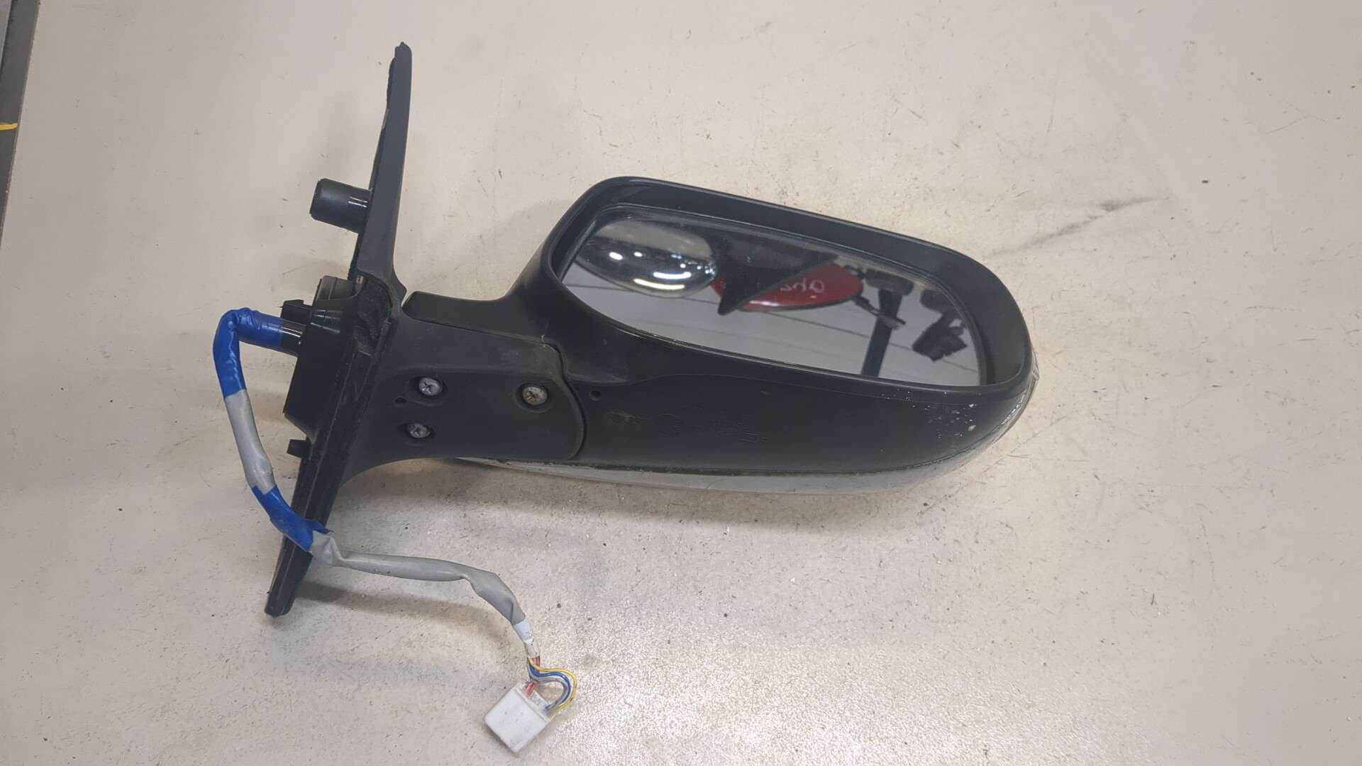 Зеркало правое электрическое