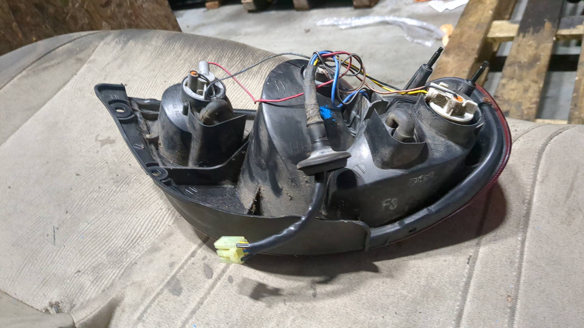 Фонарь задний правый